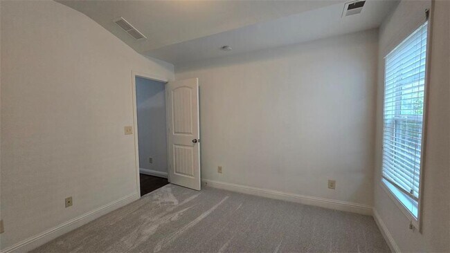 Building Photo - 2275 Copper Trail Ln NE