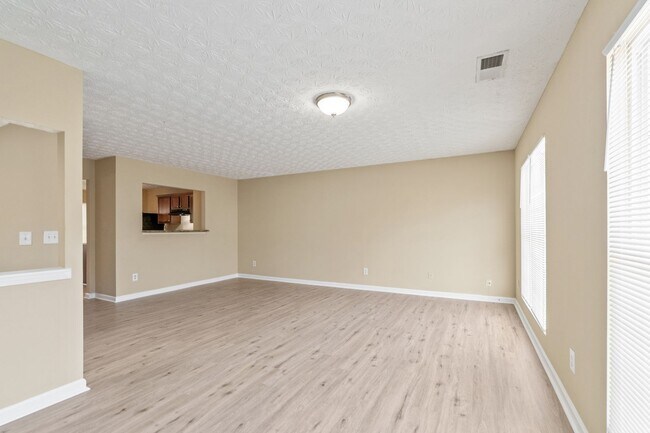 Building Photo - 3 Bedroom Townhome in Stonecrest!