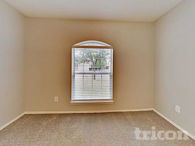 Building Photo - 1320 Cleardale Dr