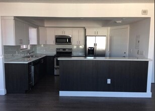 Building Photo - 1301 NE Miami Gardens Dr