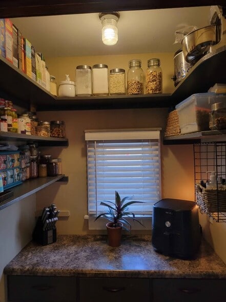 Building Photo - 1865 Grace St