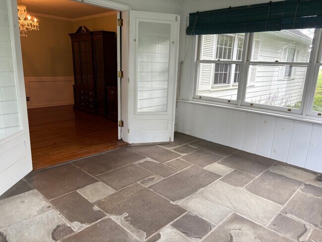 Building Photo - 35 Marwick Manor