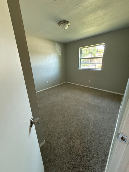 Building Photo - 2311 Vassar Ct