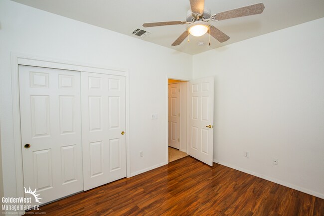 Building Photo - Charming 2Bdm 2Ba Home Located in the Desi...