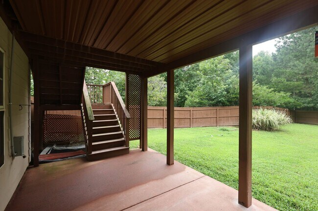 Building Photo - 2895 Haynes Club Cir SW