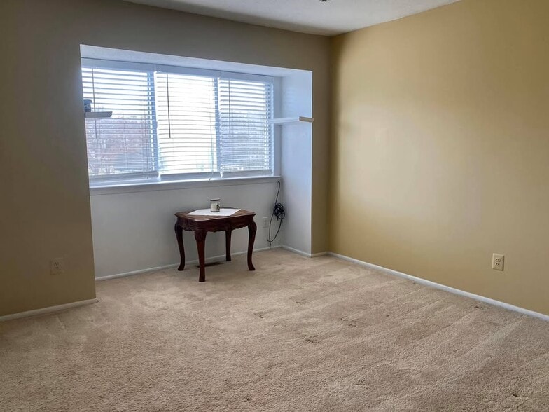 Master Bedroom - 185 Woods Edge Dr
