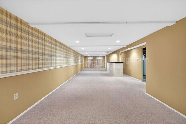 Building Photo - 2060 Loveland Dr