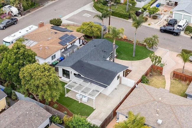 Building Photo - 2612 Davis Ave