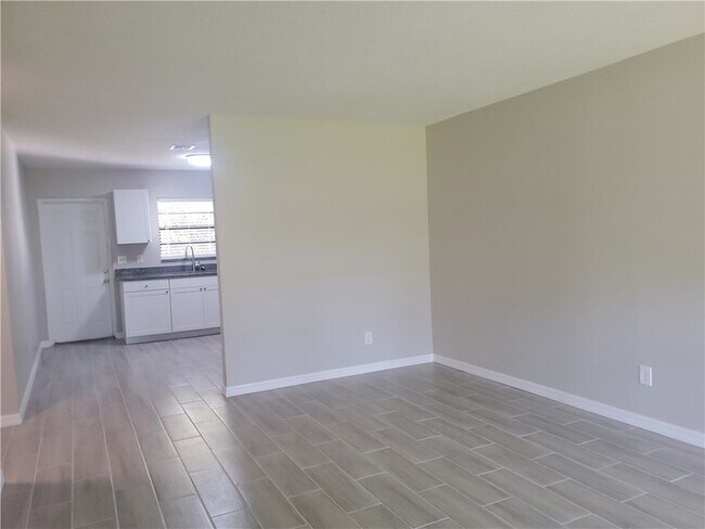 Building Photo - 3300 S 7th St