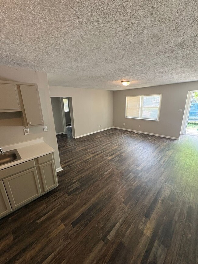 Building Photo - Newly Remodeled Westside 3 Bedroom Triplex  Near Lafayette Rd and Tibbs Avenue