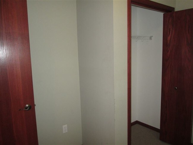 Building Photo - 3 br, 2 bath Townhome - 1621 Park Drive SE