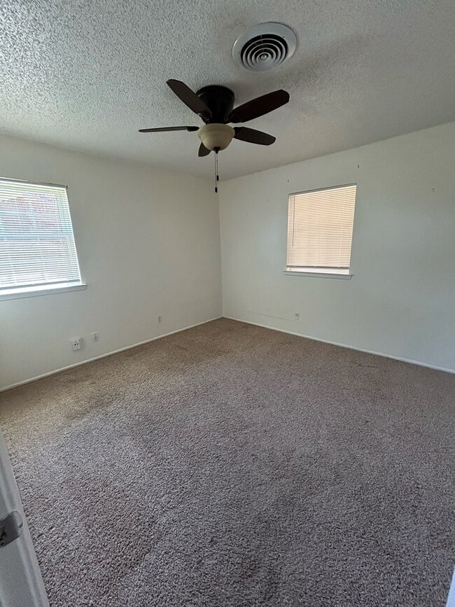 Building Photo - 2839 Wildwood Ave