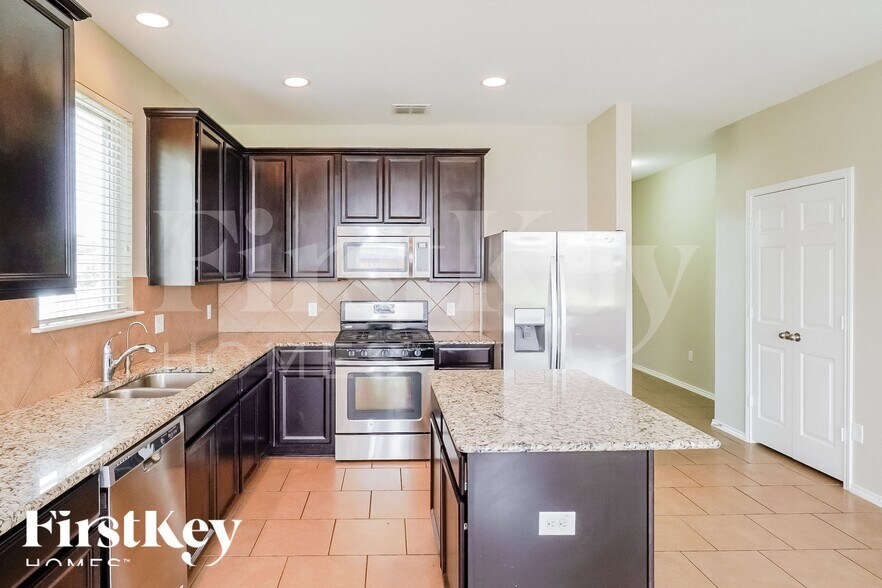 Building Photo - 10514 Century Farm Dr