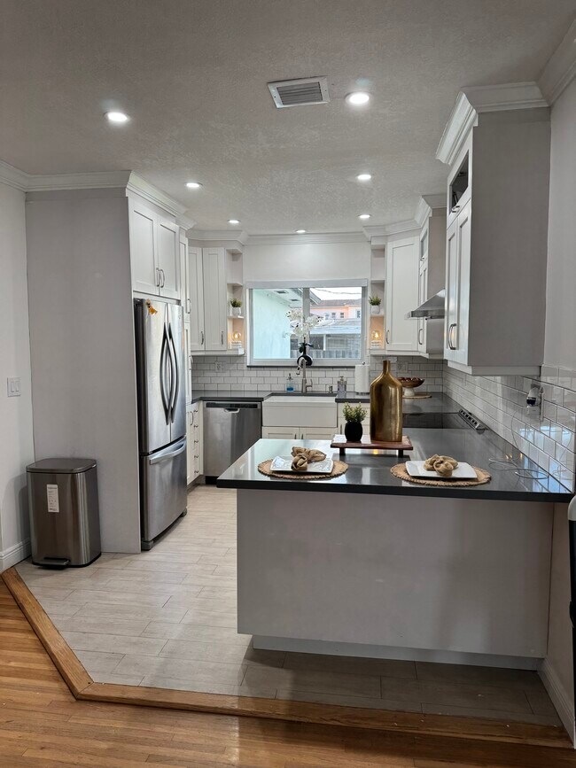 Building Photo - 8366 SW 37th St