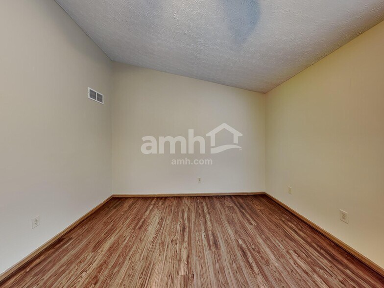 Building Photo - 2545 Willowgate Rd