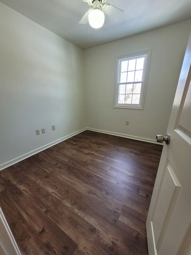 Building Photo - Ephrata Townhome 3 bed 1.5 bath