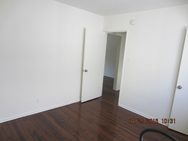 Building Photo - 1220 Havenhurst Dr