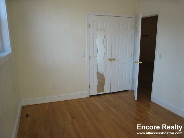 Building Photo - 62 Egmont St