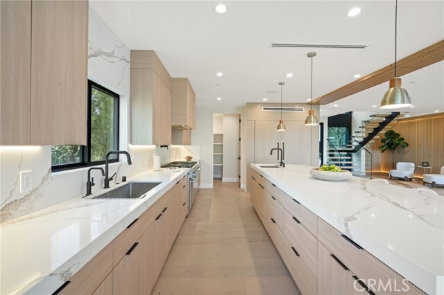 Building Photo - 4551 Alonzo Ave