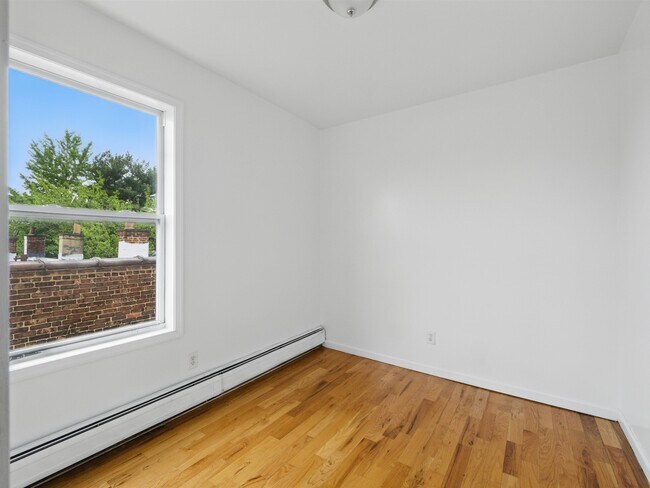 Building Photo - 308 Ege Ave