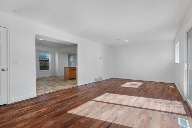 Building Photo - 8566-8568 Wasatch Boulevard East