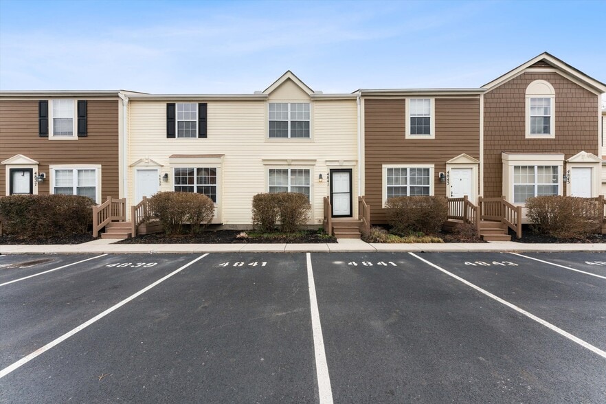 Building Photo - 4841 Stoneybrook Blvd