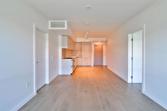 Building Photo - Modern & Spacious 2br/2ba In Mission Bay w...