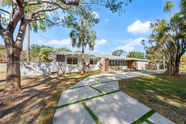 Building Photo - 14740 SW 83rd Pl