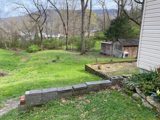 Building Photo - 14 Hemlock Cir