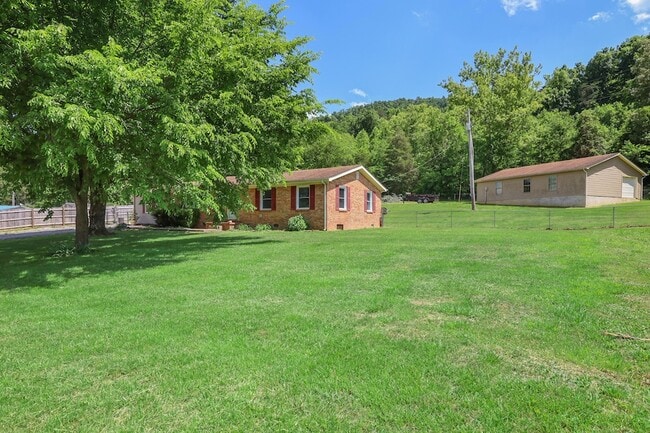Building Photo - 616 Red Lick Rd