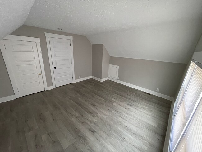 3rd floor bedroom - 3455 Trimble Ave