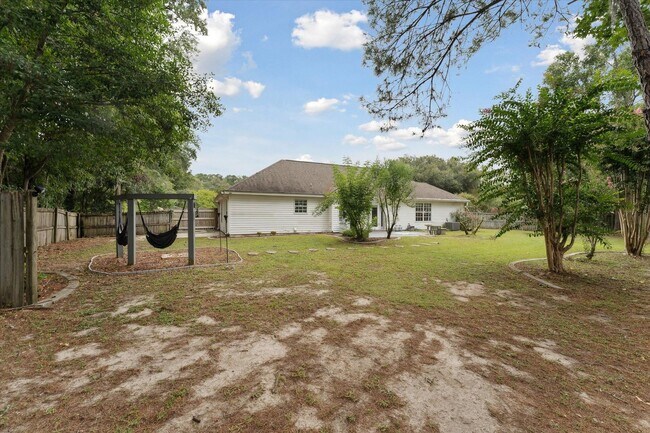 Building Photo - AVAILABLE OCTOBER 2025! [PET FRIENDLY]