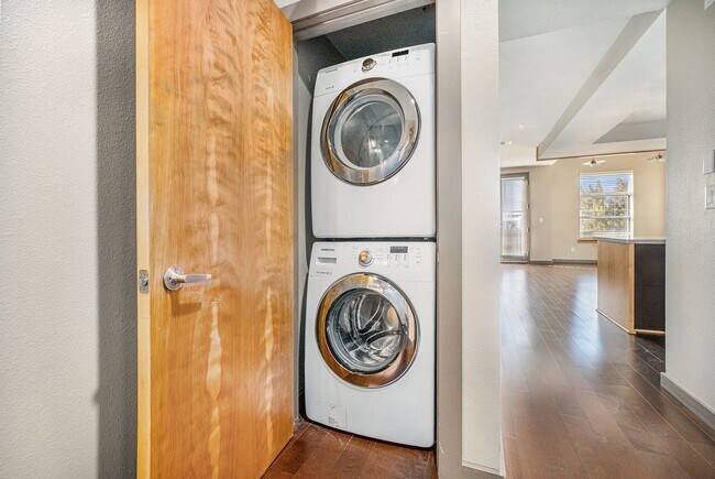 Building Photo - 2 Bed 2 Bath in Prime Location in LoHi