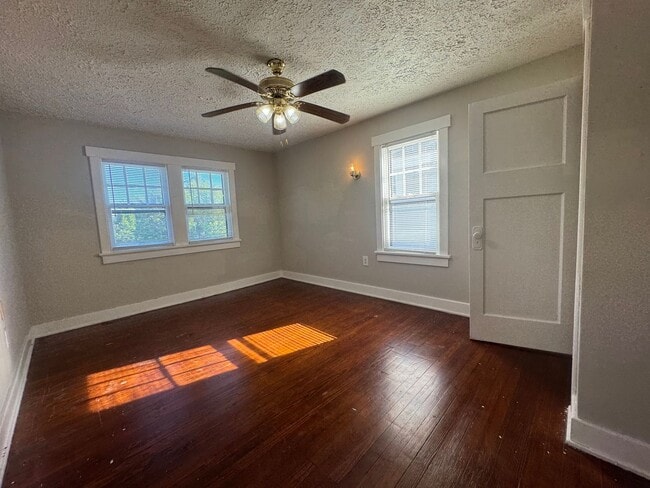 Building Photo - 124 Pointview Ave