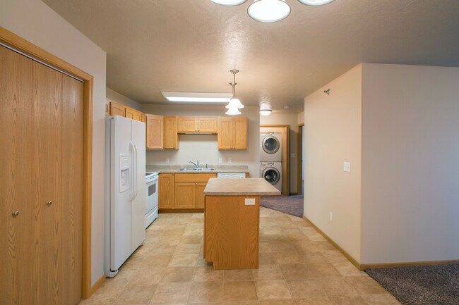 Building Photo - Lindenwood Apartments