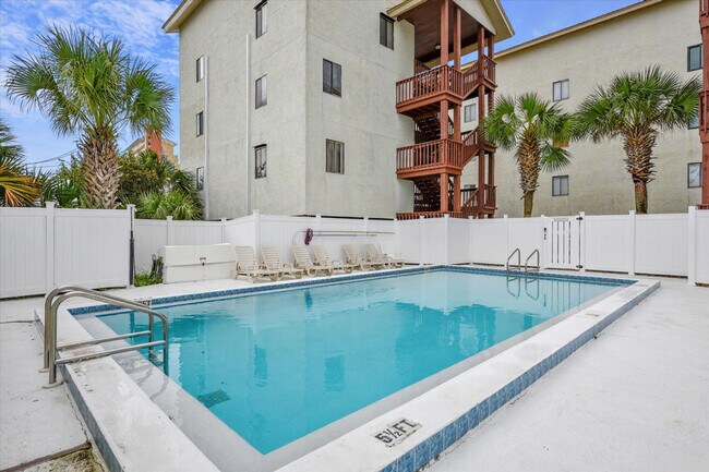 Building Photo - 4114 Holiday Dr