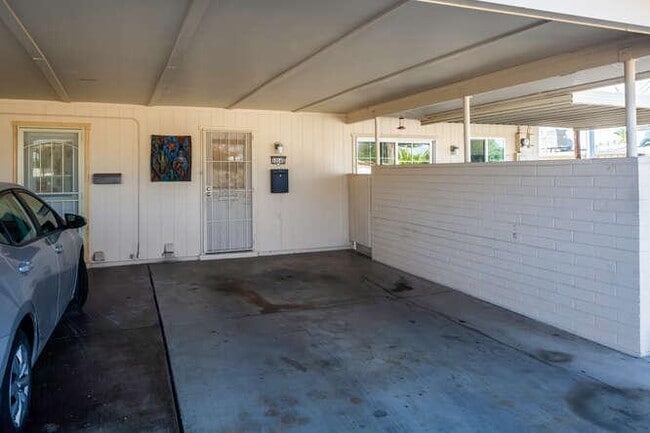 Building Photo - 10545 W Coggins Dr