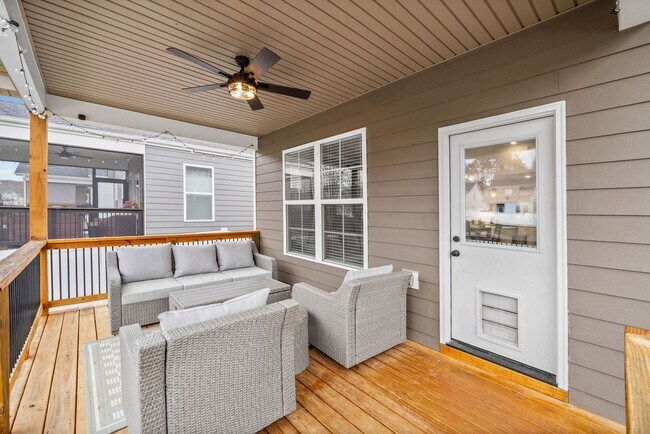 Building Photo - Gorgeous 3 Bedroom Pet Friendly Home For Rent in Pleasant View