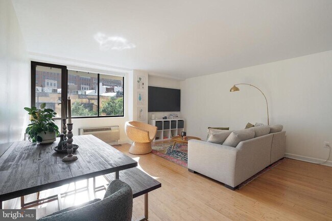 Primary Photo - 1325 18th St NW
