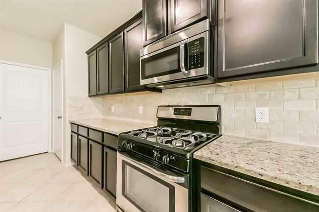 Building Photo - 16155 Beachside Pl