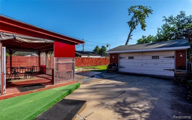 Building Photo - 528 Cardwell St