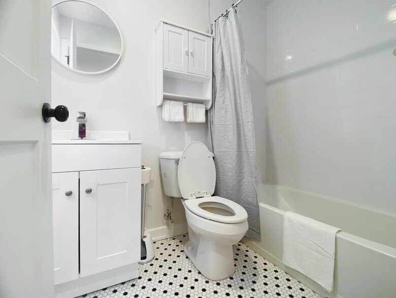 Bathroom 123 - 3814 Hamilton St