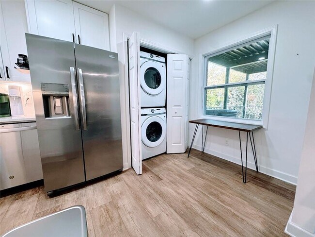 Building Photo - 275 Winding River Dr