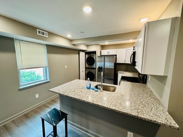 Building Photo - 800 N Broadway