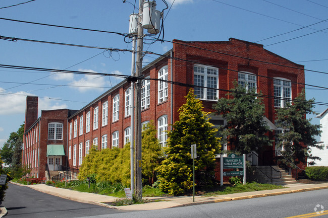 Building Photo - Franklin & Noble Manor