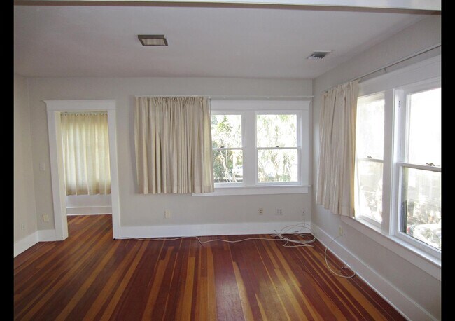 Building Photo - 205 Horizon Ave
