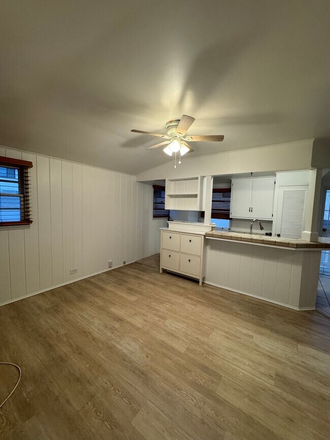Building Photo - Charming studio apartment in the heart of ...