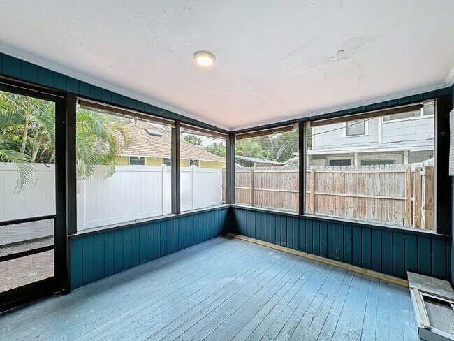 Building Photo - 226 9th Ave N