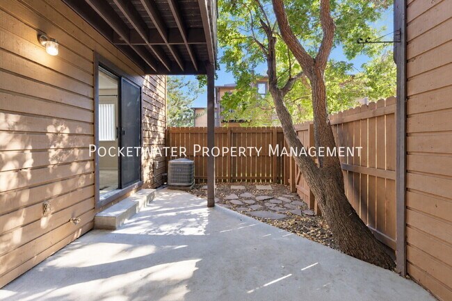 Building Photo - 6225 Willow Ln
