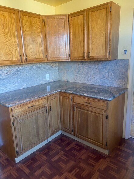 Building Photo - 204 Palisades Dr